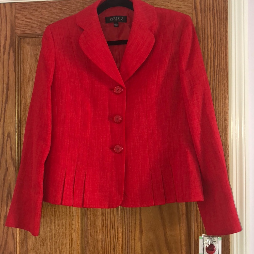 Red suit with pencil skirt